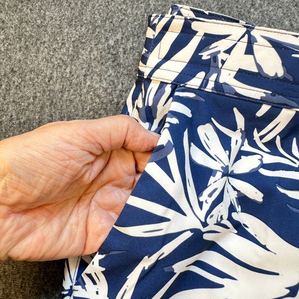 RipSkirt Hawaii Navy White Floral Wrap Skirt Women Sz XXL Knee Length 3 EUC - Picture 7 of 8